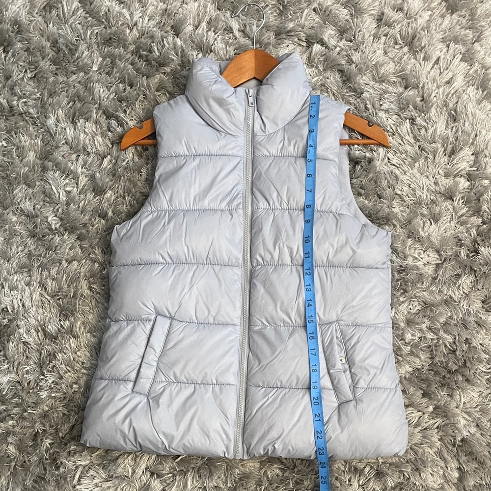 Old Navy Daylight Gray Puffer Vest XS Like New! - Picture 8 of 11